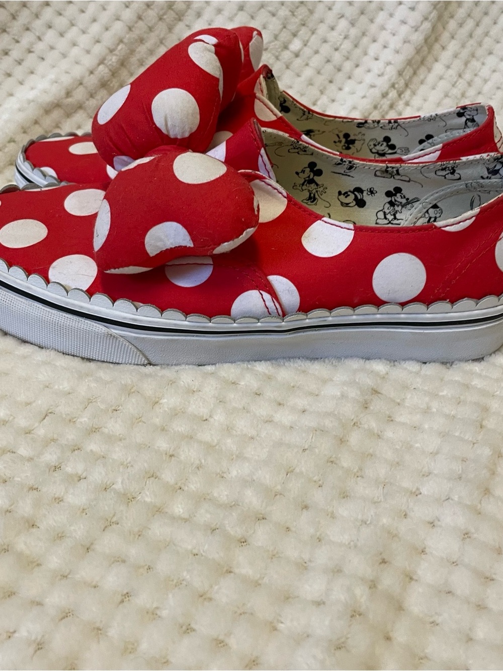 Vans x Disney Red and White Polka Dot Minnie’s Bows Slip-On Sneakers with Bow - Picture 6 of 11